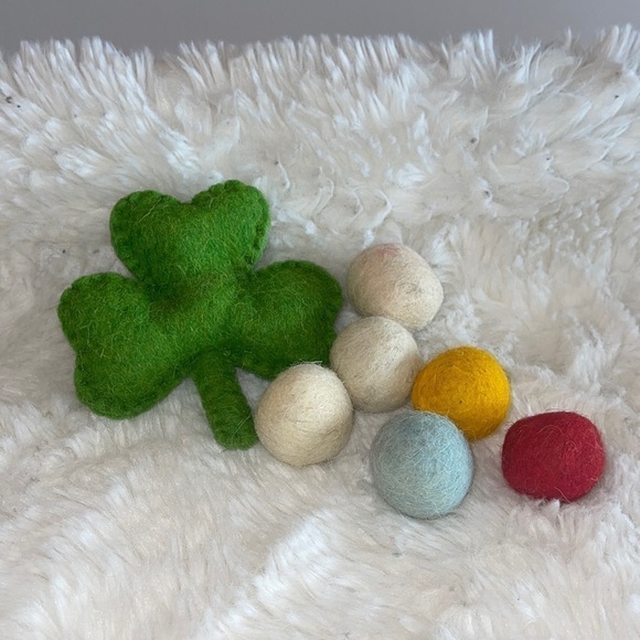 Felt any day cat toys new without tags but will include mine 
My baby loves his - Picture 1 of 4
